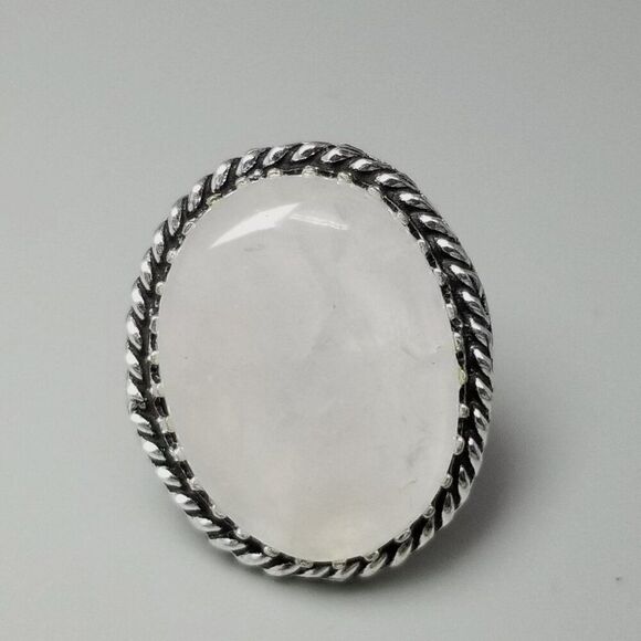 Vintage White Oval Cabochon Stone Ring, Size 7.5 Silver Tone Band, Estate - Picture 1 of 9